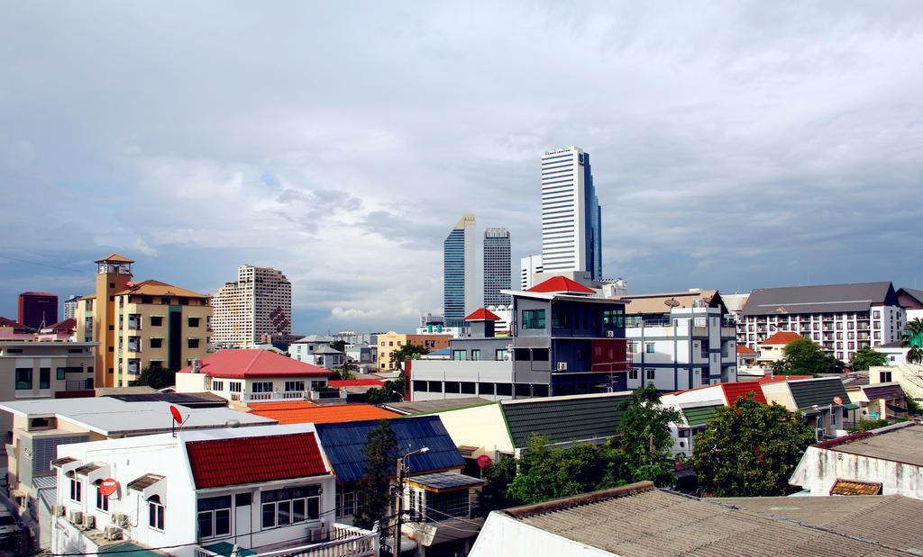 Tree Hostel Bangkok Exterior photo